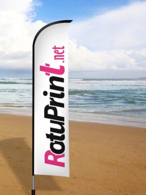 bandera publicitario modelo surf en la playa